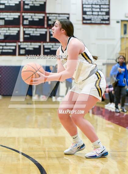 Thumbnail 2 in Carondelet vs. Arapahoe (Nike Tournament of Champions) photogallery.