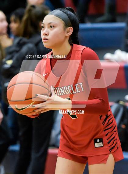Thumbnail 1 in Carondelet vs. Arapahoe (Nike Tournament of Champions) photogallery.