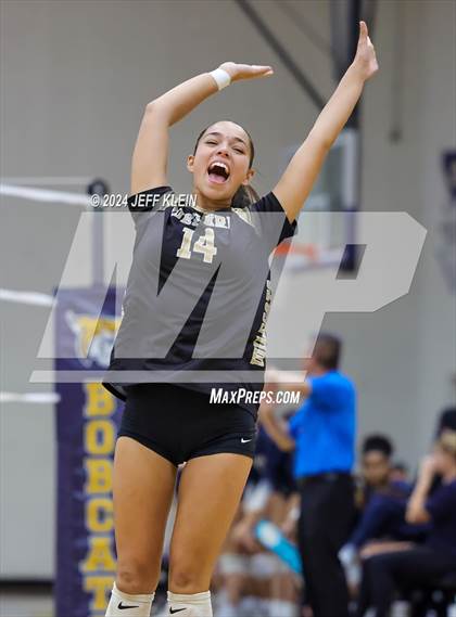 Thumbnail 3 in Western @ Boca Raton (FHSAA 7A District 14 Regional Quarterfinal) photogallery.