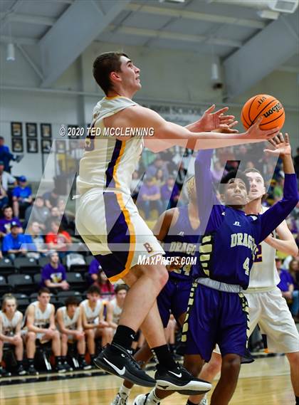Thumbnail 3 in Bay vs. Junction City (AAA 2A State Playoff Second Round) photogallery.