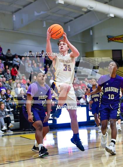Thumbnail 2 in Bay vs. Junction City (AAA 2A State Playoff Second Round) photogallery.