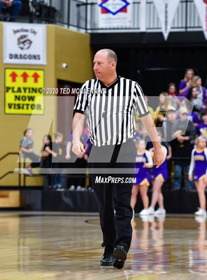 Thumbnail 2 in Bay vs. Junction City (AAA 2A State Playoff Second Round) photogallery.