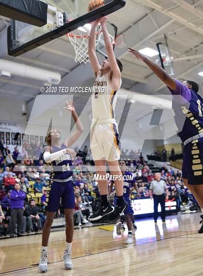 Thumbnail 2 in Bay vs. Junction City (AAA 2A State Playoff Second Round) photogallery.