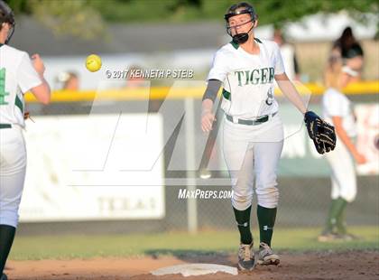 Thumbnail 3 in Assumption @ Morgan City (LHSAA 4A Regional Playoff) photogallery.