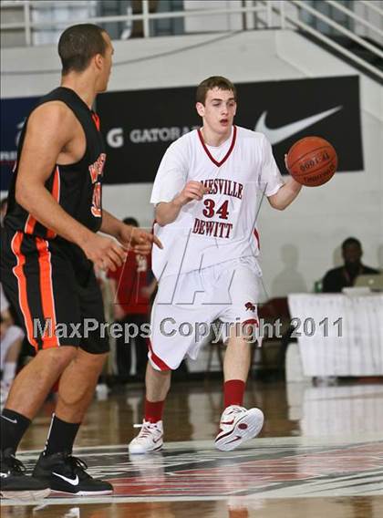 Thumbnail 2 in Jamesville-DeWitt vs. Webster Groves (Spalding Hoophall Classic) photogallery.