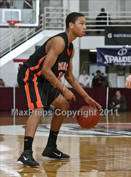 Thumbnail 3 in Jamesville-DeWitt vs. Webster Groves (Spalding Hoophall Classic) photogallery.