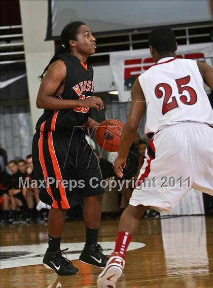 Thumbnail 1 in Jamesville-DeWitt vs. Webster Groves (Spalding Hoophall Classic) photogallery.