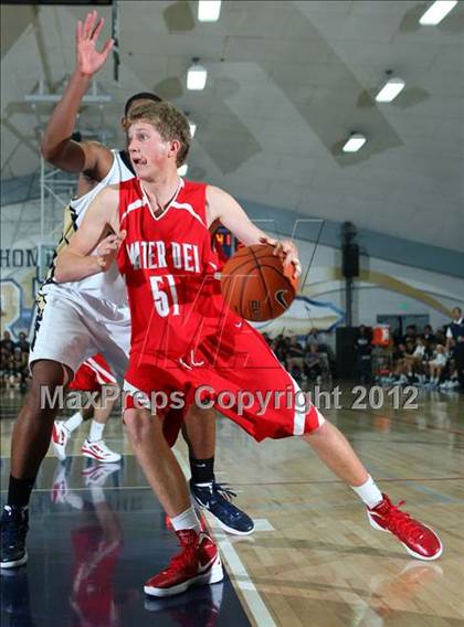Thumbnail 3 in Mater Dei vs. St. John Bosco photogallery.