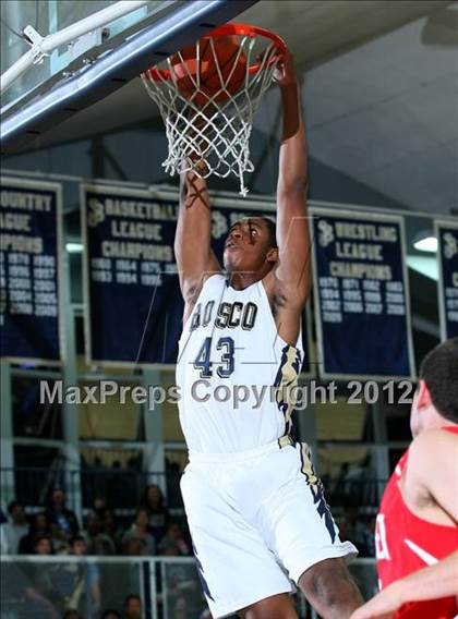 Thumbnail 3 in Mater Dei vs. St. John Bosco photogallery.