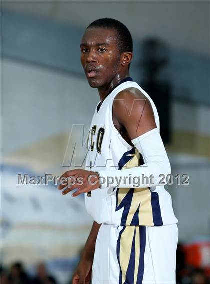 Thumbnail 3 in Mater Dei vs. St. John Bosco photogallery.