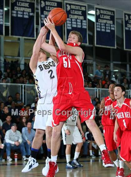 Thumbnail 3 in Mater Dei vs. St. John Bosco photogallery.