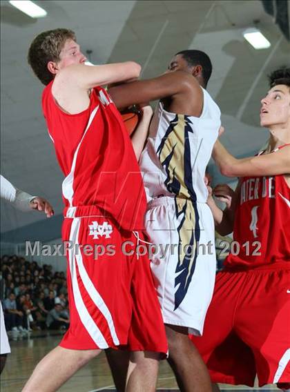 Thumbnail 3 in Mater Dei vs. St. John Bosco photogallery.