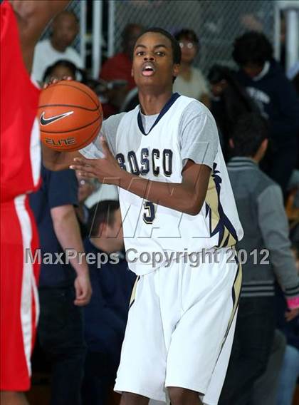 Thumbnail 2 in Mater Dei vs. St. John Bosco photogallery.
