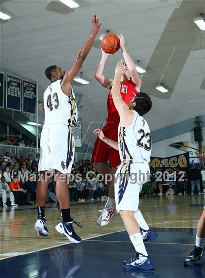 Thumbnail 3 in Mater Dei vs. St. John Bosco photogallery.