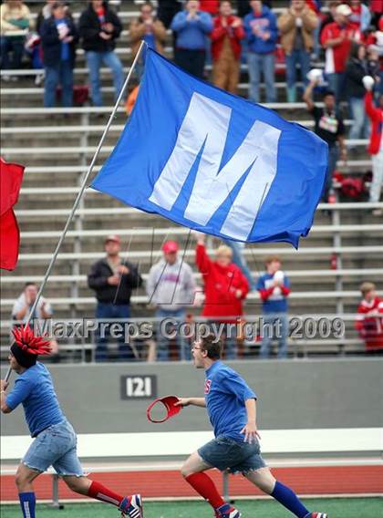 Thumbnail 1 in Midway vs. Longview (Texas 4A Region II Area Playoffs) photogallery.
