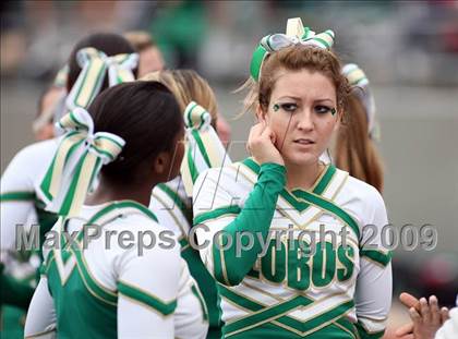 Thumbnail 1 in Midway vs. Longview (Texas 4A Region II Area Playoffs) photogallery.