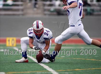 Thumbnail 3 in Midway vs. Longview (Texas 4A Region II Area Playoffs) photogallery.