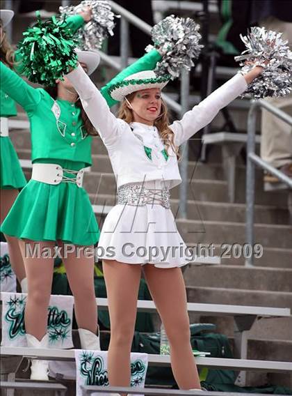 Thumbnail 1 in Midway vs. Longview (Texas 4A Region II Area Playoffs) photogallery.