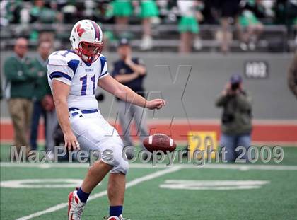 Thumbnail 1 in Midway vs. Longview (Texas 4A Region II Area Playoffs) photogallery.
