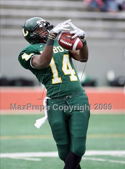 Thumbnail 1 in Midway vs. Longview (Texas 4A Region II Area Playoffs) photogallery.