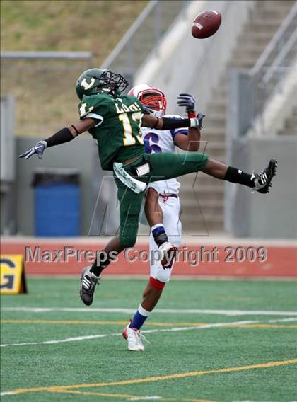 Thumbnail 1 in Midway vs. Longview (Texas 4A Region II Area Playoffs) photogallery.