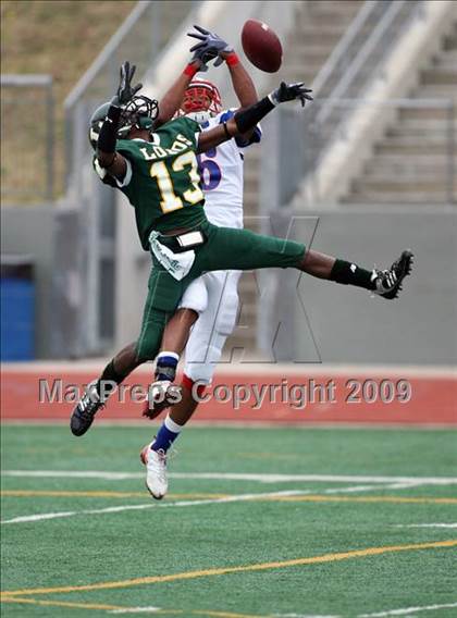 Thumbnail 3 in Midway vs. Longview (Texas 4A Region II Area Playoffs) photogallery.