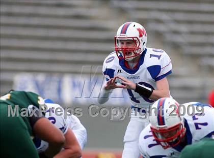 Thumbnail 1 in Midway vs. Longview (Texas 4A Region II Area Playoffs) photogallery.