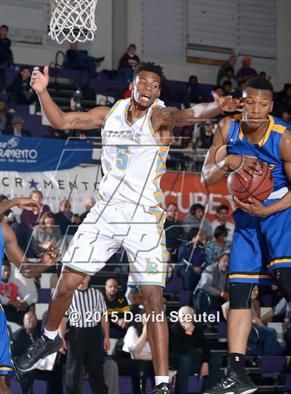 Thumbnail 3 in Newark Memorial vs. Burbank (St. Hope Elite Classic) photogallery.