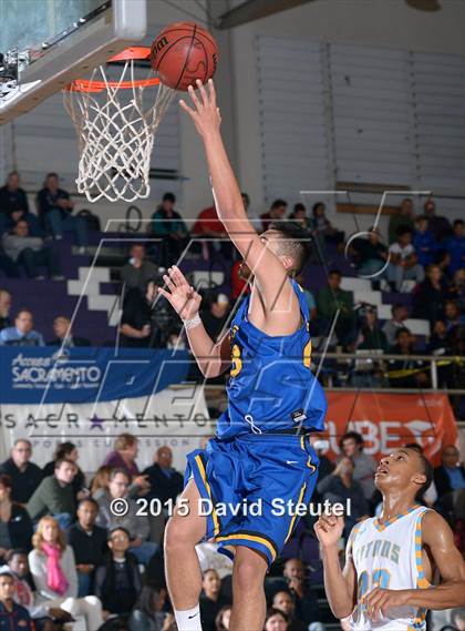 Thumbnail 1 in Newark Memorial vs. Burbank (St. Hope Elite Classic) photogallery.