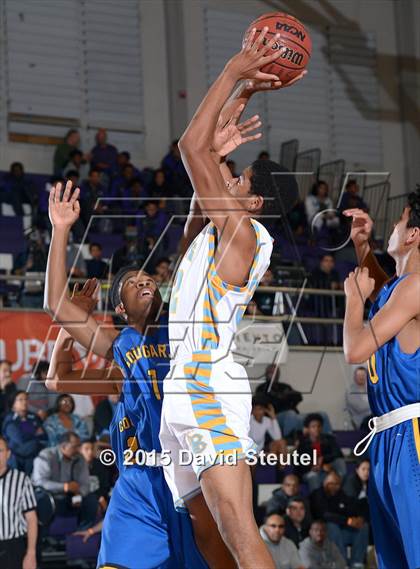 Thumbnail 3 in Newark Memorial vs. Burbank (St. Hope Elite Classic) photogallery.