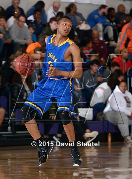 Thumbnail 2 in Newark Memorial vs. Burbank (St. Hope Elite Classic) photogallery.
