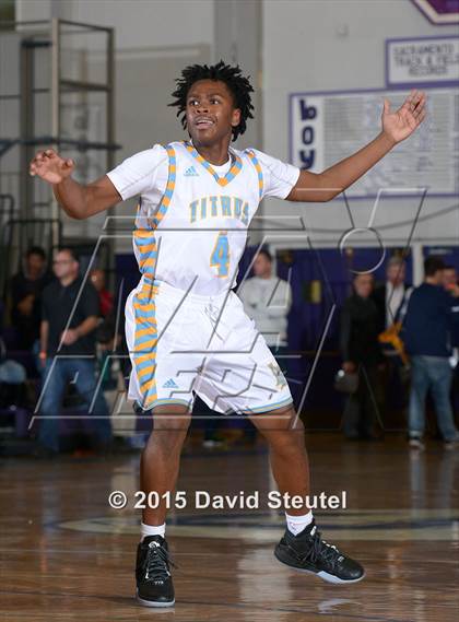 Thumbnail 3 in Newark Memorial vs. Burbank (St. Hope Elite Classic) photogallery.