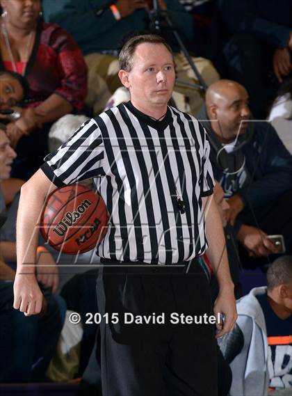 Thumbnail 1 in Newark Memorial vs. Burbank (St. Hope Elite Classic) photogallery.