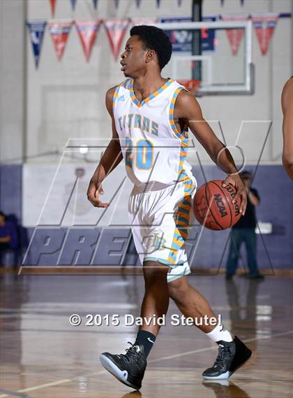 Thumbnail 3 in Newark Memorial vs. Burbank (St. Hope Elite Classic) photogallery.