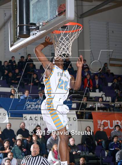 Thumbnail 3 in Newark Memorial vs. Burbank (St. Hope Elite Classic) photogallery.