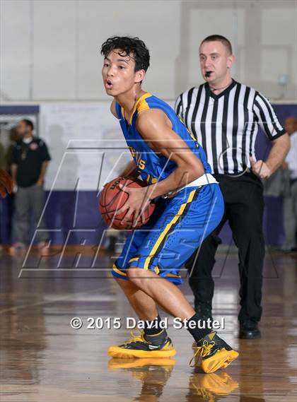 Thumbnail 3 in Newark Memorial vs. Burbank (St. Hope Elite Classic) photogallery.