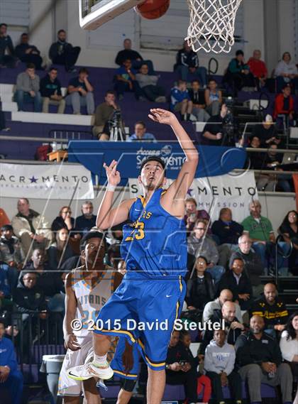 Thumbnail 2 in Newark Memorial vs. Burbank (St. Hope Elite Classic) photogallery.