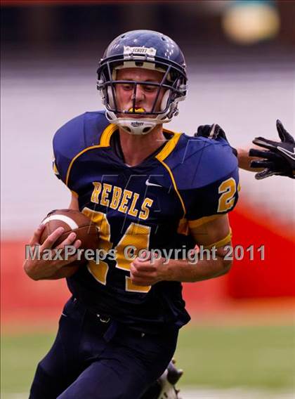 Thumbnail 1 in Pulaski vs. Altmar-Parish-Williamstown (Syracuse Kickoff Classic) photogallery.