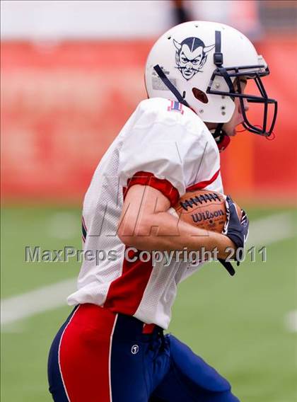 Thumbnail 3 in Pulaski vs. Altmar-Parish-Williamstown (Syracuse Kickoff Classic) photogallery.