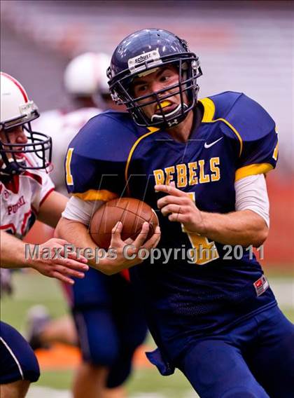 Thumbnail 2 in Pulaski vs. Altmar-Parish-Williamstown (Syracuse Kickoff Classic) photogallery.