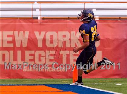 Thumbnail 2 in Pulaski vs. Altmar-Parish-Williamstown (Syracuse Kickoff Classic) photogallery.