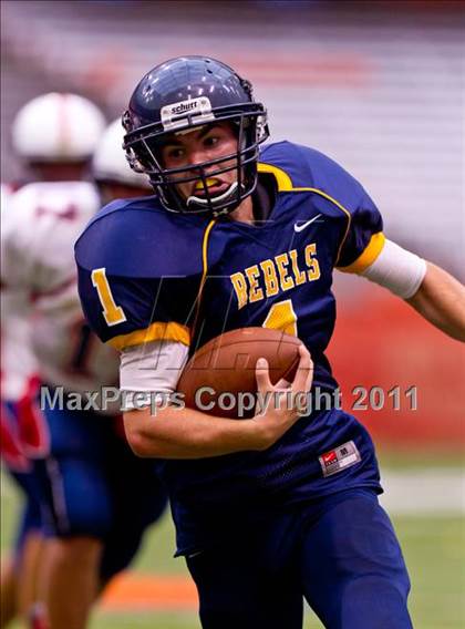 Thumbnail 1 in Pulaski vs. Altmar-Parish-Williamstown (Syracuse Kickoff Classic) photogallery.