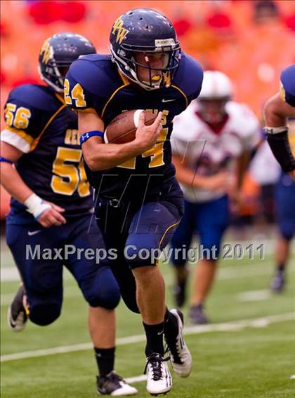 Thumbnail 2 in Pulaski vs. Altmar-Parish-Williamstown (Syracuse Kickoff Classic) photogallery.