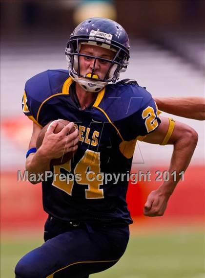 Thumbnail 3 in Pulaski vs. Altmar-Parish-Williamstown (Syracuse Kickoff Classic) photogallery.