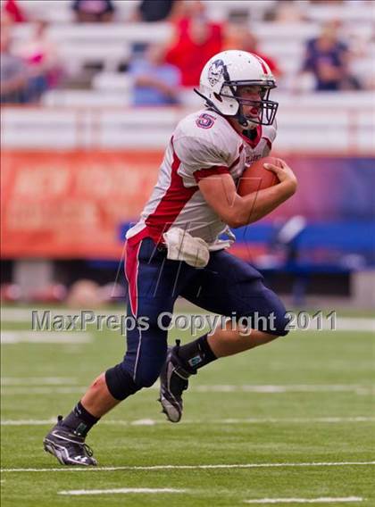 Thumbnail 2 in Pulaski vs. Altmar-Parish-Williamstown (Syracuse Kickoff Classic) photogallery.
