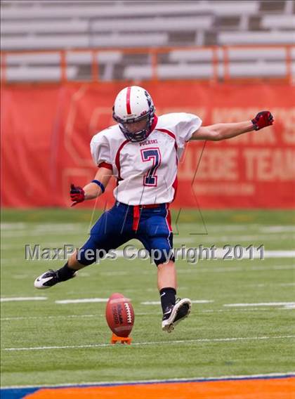 Thumbnail 2 in Pulaski vs. Altmar-Parish-Williamstown (Syracuse Kickoff Classic) photogallery.