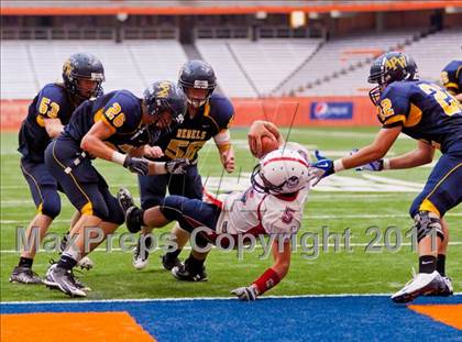 Thumbnail 1 in Pulaski vs. Altmar-Parish-Williamstown (Syracuse Kickoff Classic) photogallery.