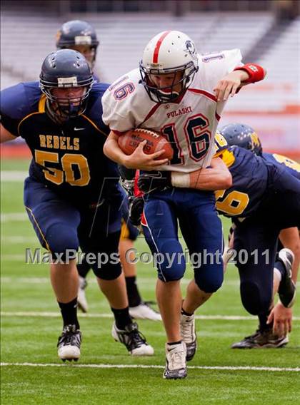 Thumbnail 2 in Pulaski vs. Altmar-Parish-Williamstown (Syracuse Kickoff Classic) photogallery.