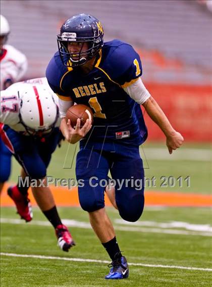 Thumbnail 2 in Pulaski vs. Altmar-Parish-Williamstown (Syracuse Kickoff Classic) photogallery.