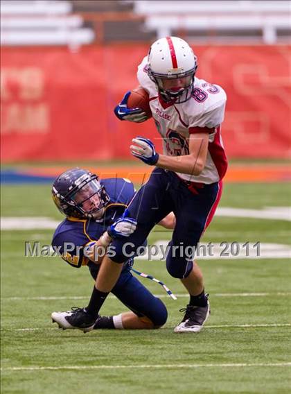 Thumbnail 3 in Pulaski vs. Altmar-Parish-Williamstown (Syracuse Kickoff Classic) photogallery.